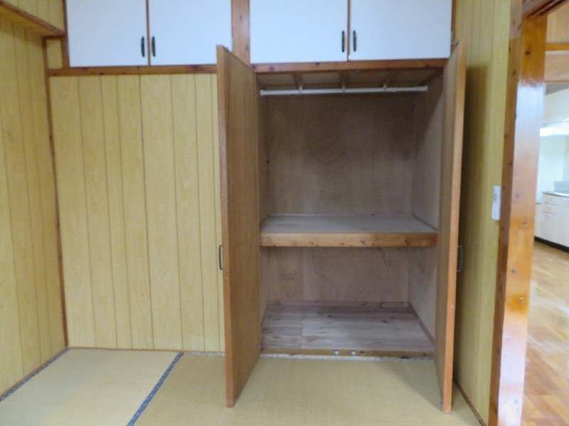 Rental 2DK Apartment in Uruma City, Okinawa - High Ceilings - Thumbnail 4