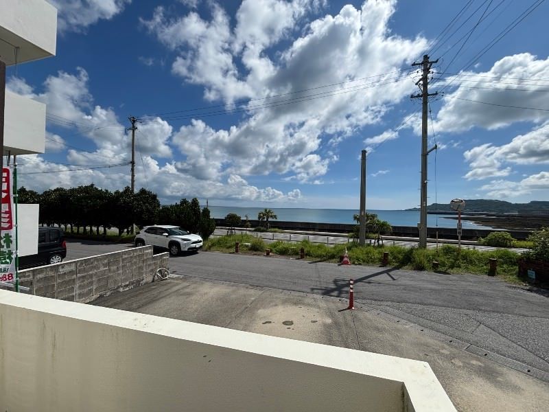 Ocean View House in Yonabaru with Rental Income Potential - Thumbnail 2