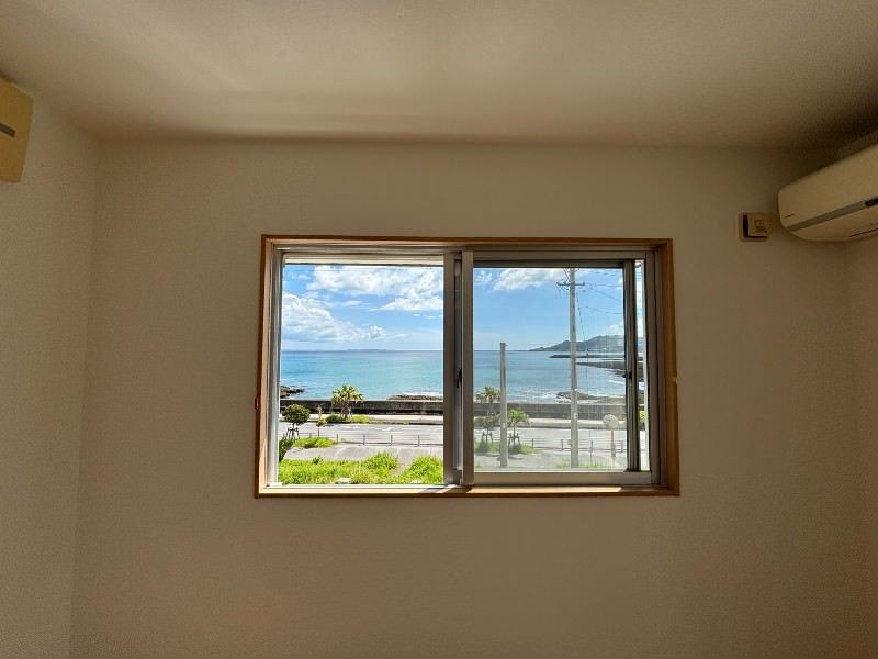 Ocean View House in Yonabaru with Rental Income Potential - Thumbnail 3