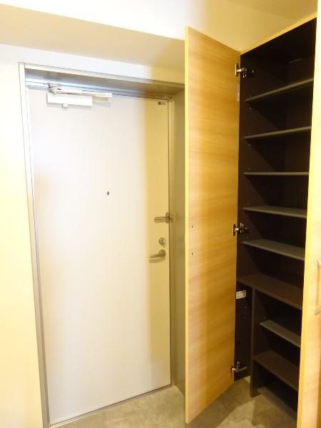 ACT VALORE Okinawa City Apartment: 1LDK, Top Floor, Free Internet - Thumbnail 3
