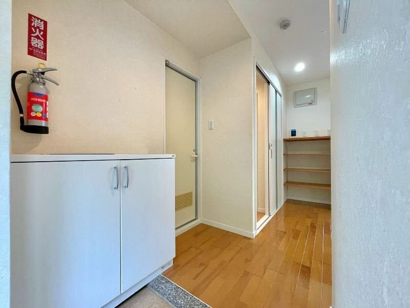 1LDK Apartment for Rent in Itoman, Okinawa with Counter Kitchen - Thumbnail 3