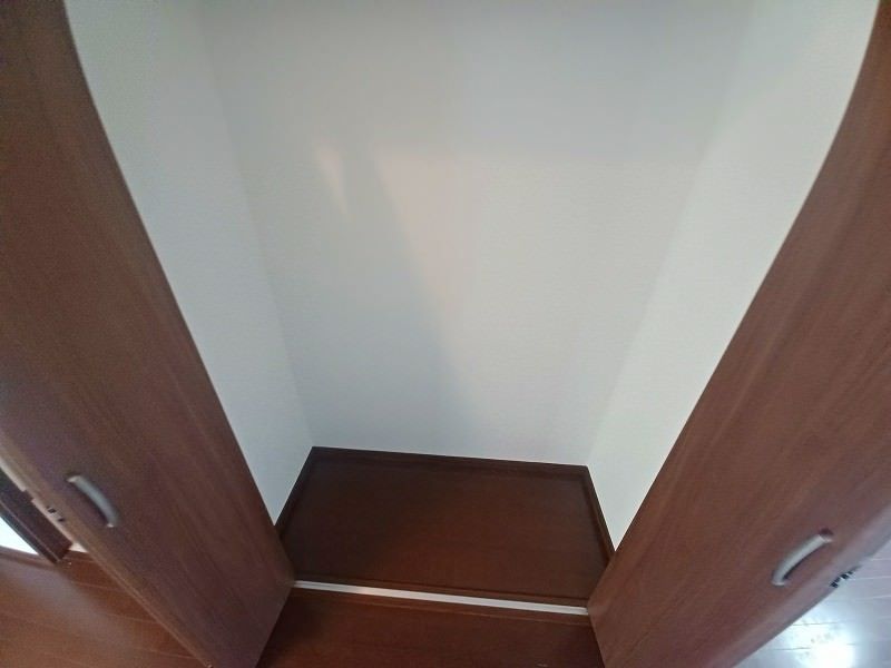 2DK Apartment for Rent in Ginowan, Okinawa with Elevator & Parking - Thumbnail 3