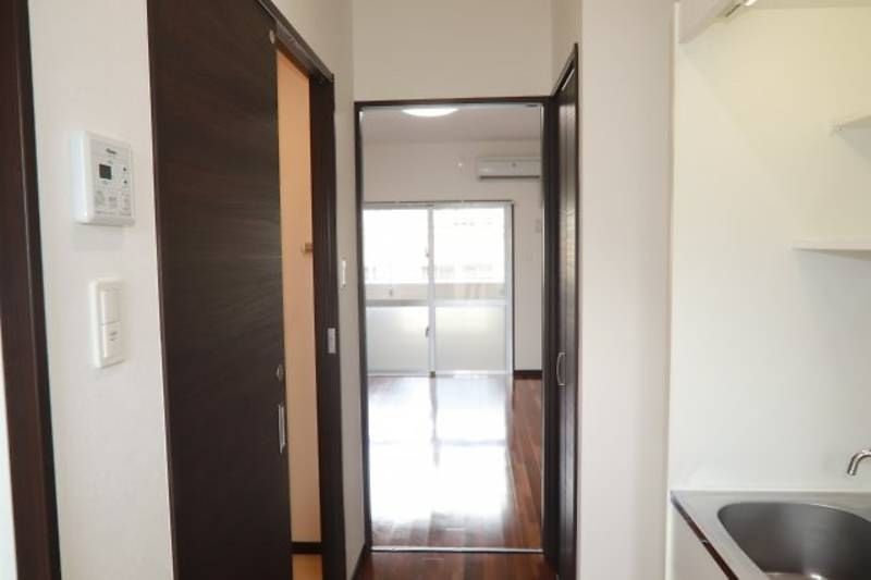 1K Apartment for Rent in Okinawa City with Free Internet & Auto-Lock - Thumbnail 3