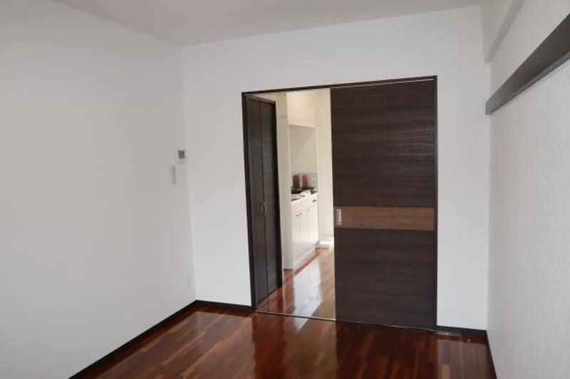1K Apartment for Rent in Okinawa City with Free Internet & Auto-Lock - Thumbnail 4