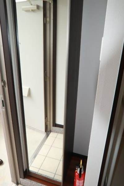 1K Apartment for Rent in Okinawa City with Free Internet & Auto-Lock - Thumbnail 2