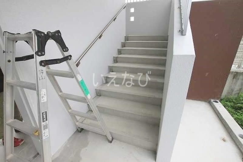 Modern 1K Apartment for Rent in Tomigusuku, Okinawa - Thumbnail 3