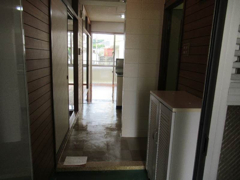 2DK Apartment for Rent in Urasoe, Okinawa Near Sports Park - Thumbnail 2