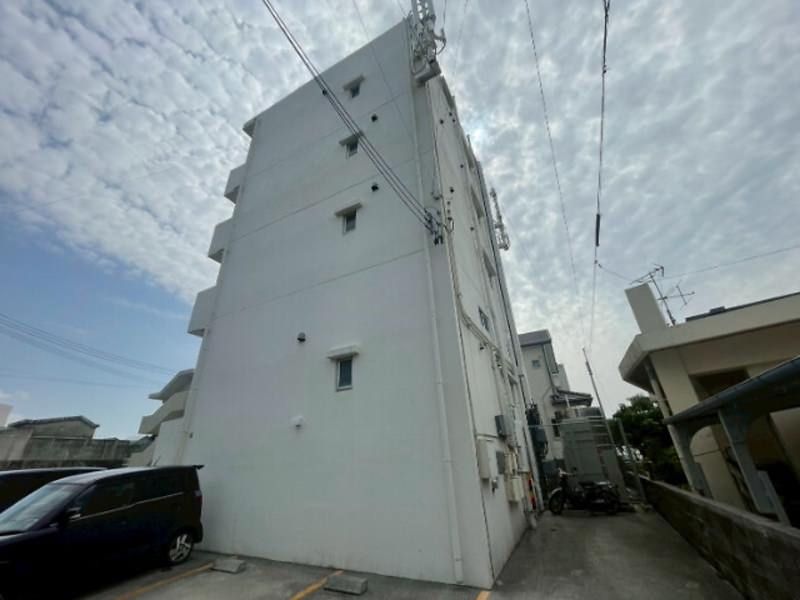 1K Pet-Friendly Apartment for Rent in Naha City, Okinawa - Thumbnail 3