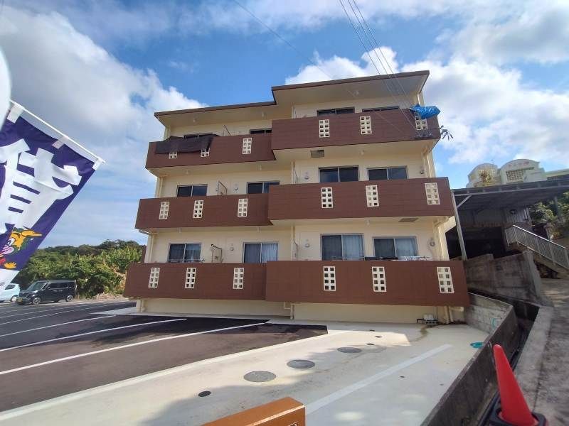 New 1R Apartment for Rent in Yaese Town, Okinawa - Separate Bath & Toilet - Thumbnail 2