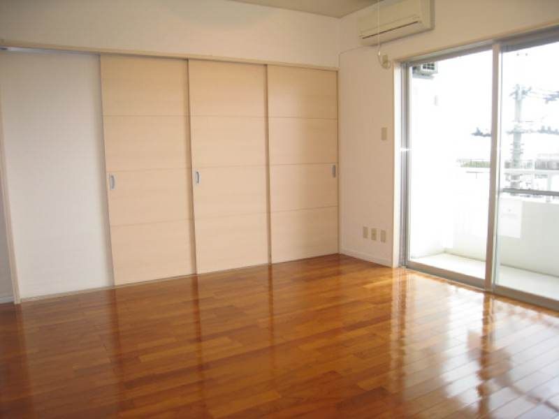 2LDK Apartment for Rent in Tomigusuku City, Okinawa - Thumbnail 3