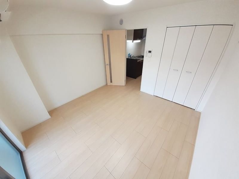Modern 1K Apartment for Rent in Naha, Okinawa with Free Internet - Thumbnail 4