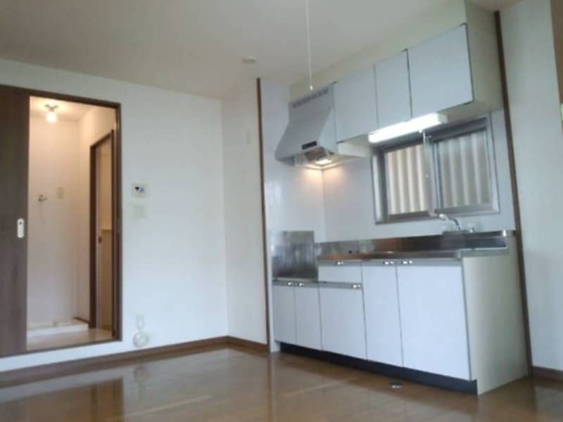 Oasis Mihiro 2DK Apartment for Rent in Naha, Okinawa - Thumbnail 4