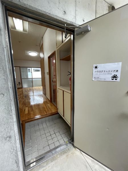 1R Apartment for Rent in Tomigusuku, Okinawa - 24.19 sqm - Thumbnail 2