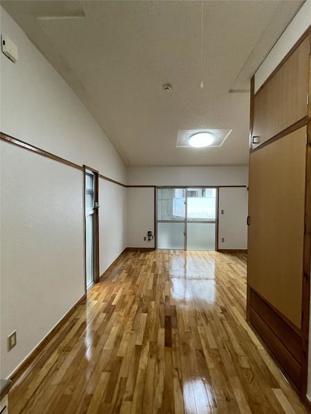 1R Apartment for Rent in Tomigusuku, Okinawa - 24.19 sqm - Thumbnail 3