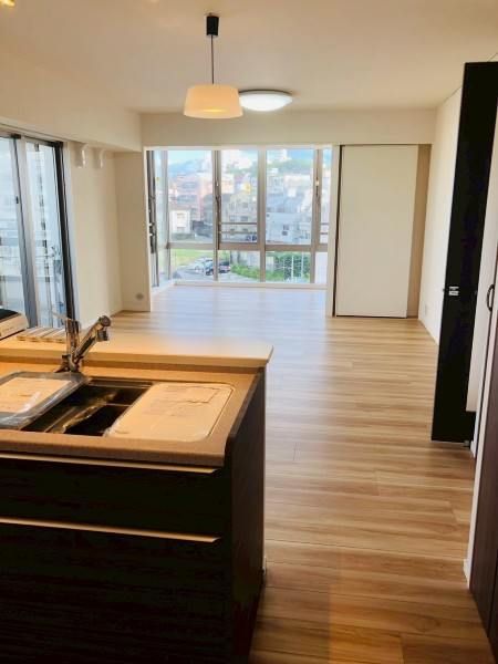 4LDK Apartment for Sale in Naha Hikawa with Panoramic Views - Thumbnail 3