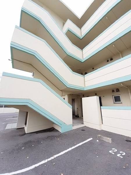 Modern 1LDK Apartment for Rent in Uruma City, Okinawa - Thumbnail 3