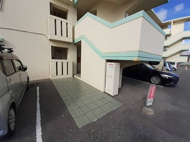 Modern 1LDK Apartment for Rent in Uruma City, Okinawa - Thumbnail 2