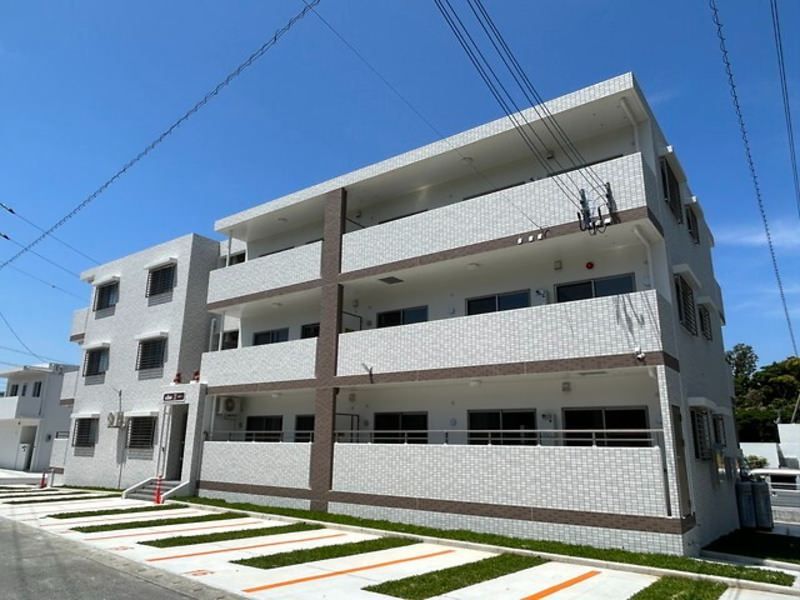 Modern 3LDK Apartment for Rent in Chatan, Okinawa - Thumbnail 2