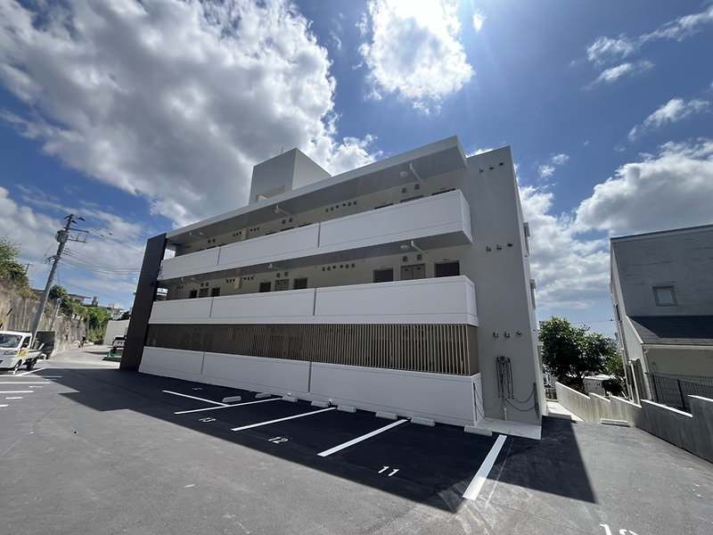 Modern 1K Apartment in Haebaru-cho, Okinawa - Thumbnail 2