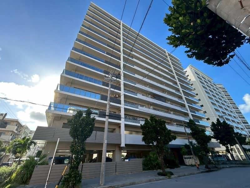 4LDK Apartment with Shuri Castle View in Naha, Okinawa - Thumbnail 2