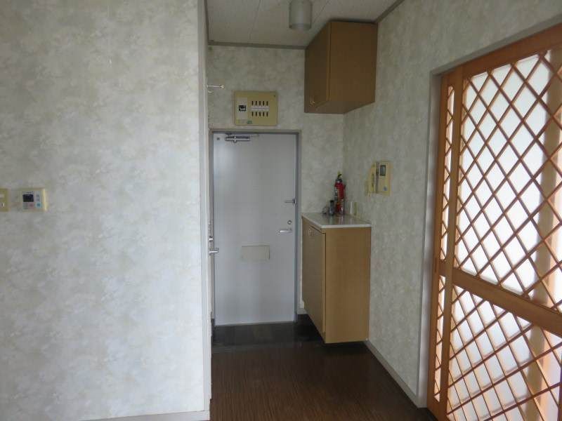 2K Apartment for Rent in Ginowan, Okinawa with Elevator - Thumbnail 2