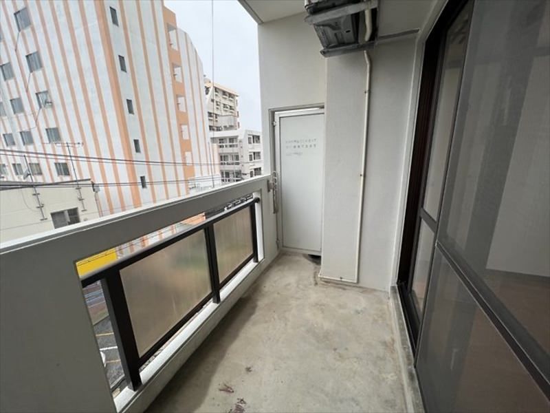 1K Apartment for Rent in Akebono, Naha City, Okinawa - Thumbnail 2