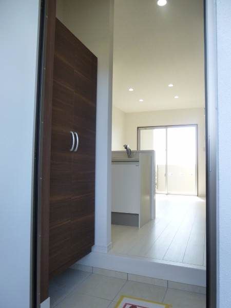 1LDK Apartment for Rent in Tomigusuku, Okinawa - Thumbnail 3