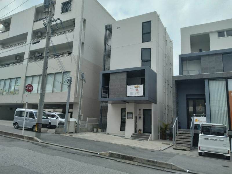 Modern 1K Designer Apartment for Rent in Urasoe, Okinawa - Thumbnail 2