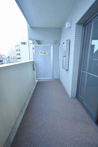 Modern 1R Apartment near Asahibashi Station, Naha, Okinawa - Thumbnail 2