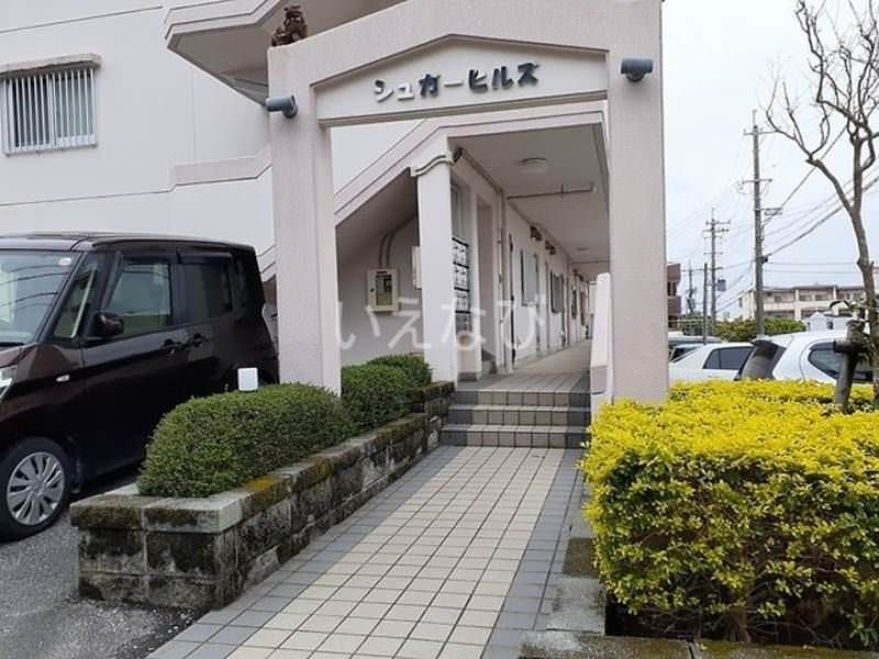 Sugar Hills 2LDK Apartment for Rent in Tomigusuku, Okinawa - Thumbnail 2