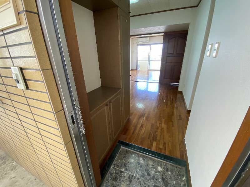 Taira Mansion 2DK Apartment for Rent in Okinawa City - Thumbnail 4