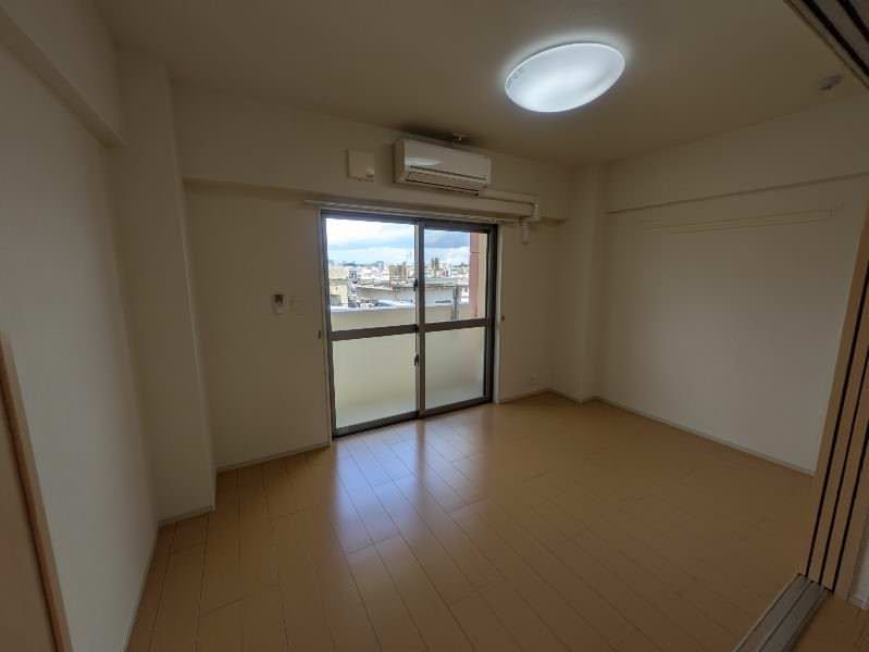 1DK Apartment for Rent in Koja Tsukayama, Okinawa City - Thumbnail 2