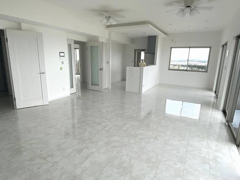 New 2LDK Ocean View Apartment for Rent in Okinawa City - Thumbnail 4
