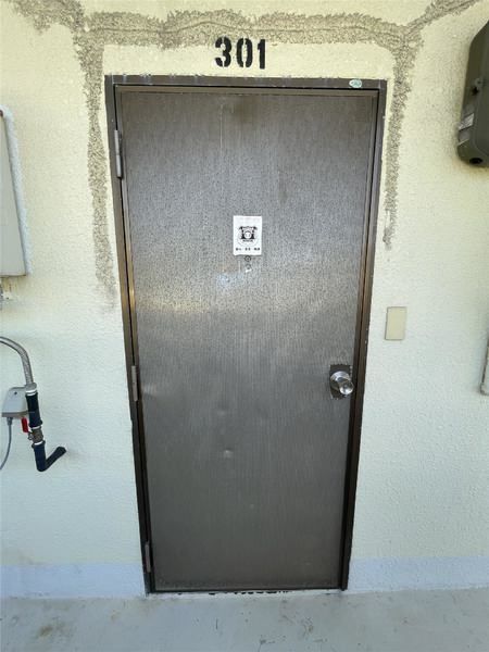 Chinen Apartments 2DK Rental in Okinawa City - Thumbnail 2