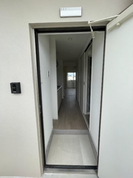 1K Apartment for Rent in Urasoe, Okinawa - Esan Terrace Uchima - Thumbnail 2