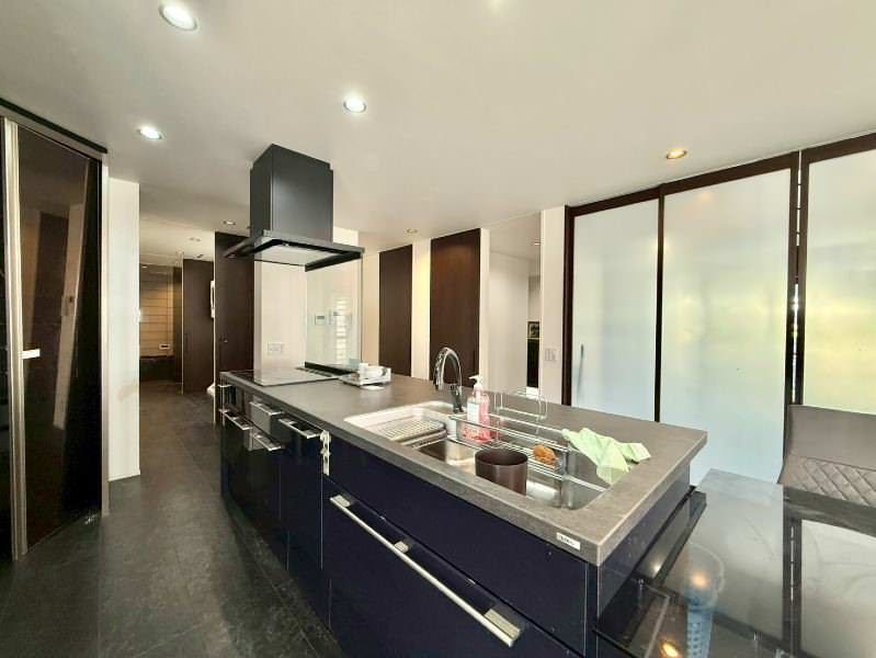 Luxury 6LDK House in Yomitan Village Okinawa - Thumbnail 3