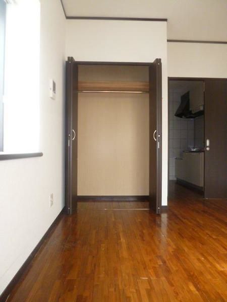 1K Apartment for Rent in Urasoe City, Okinawa with Free Internet - Thumbnail 3
