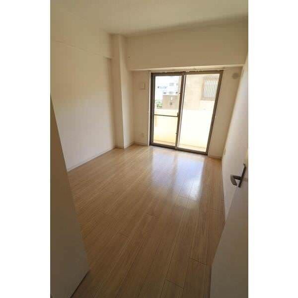 2LDK Apartment for Rent in Chatan, Okinawa - 59.56 m² - Thumbnail 4