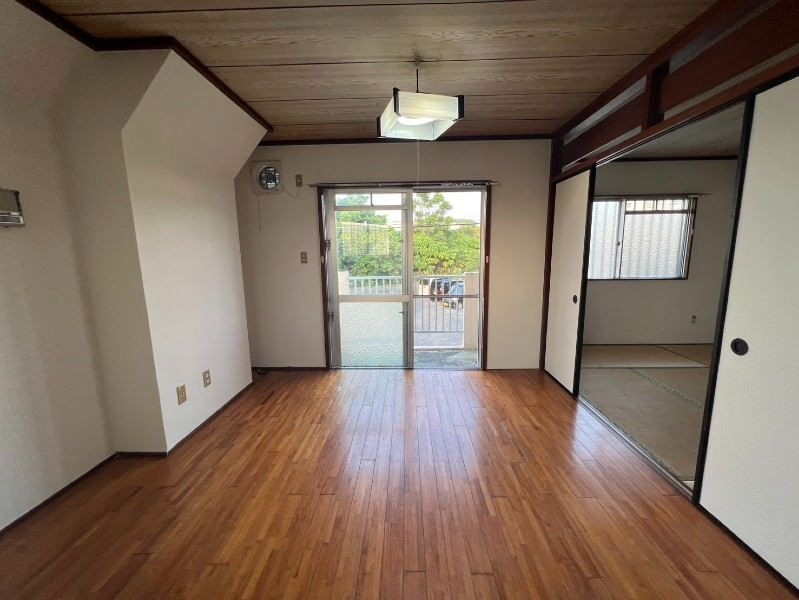 Refurbished 2DK Corner Apartment for Rent in Naha Hanatagawa - Thumbnail 4