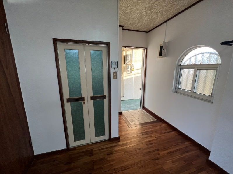 Refurbished 2DK Corner Apartment for Rent in Naha Hanatagawa - Thumbnail 2