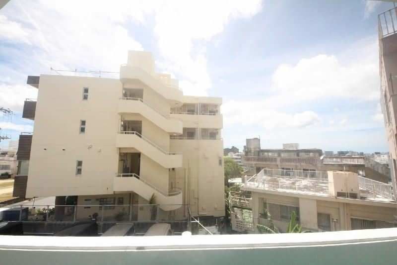 3LDK Corner Apartment in Courte Village Naha, Okinawa - Thumbnail 3