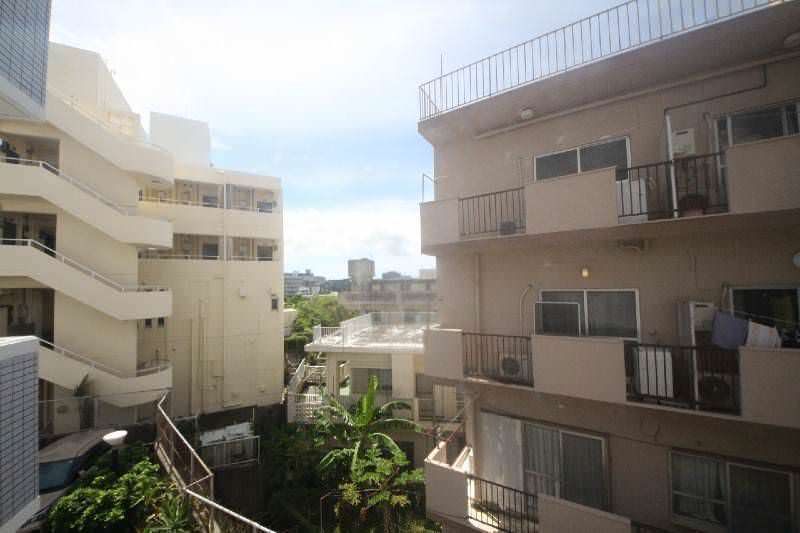 3LDK Corner Apartment in Courte Village Naha, Okinawa - Thumbnail 2