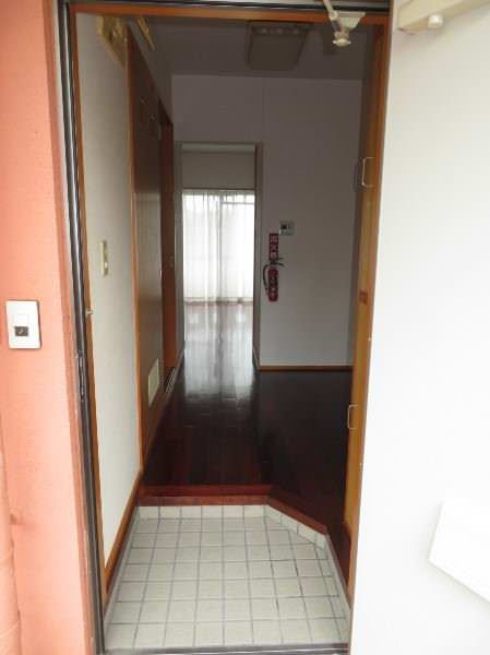 1R Apartment for Rent in Ginowan Village, Okinawa - 33,000 Yen - Thumbnail 3