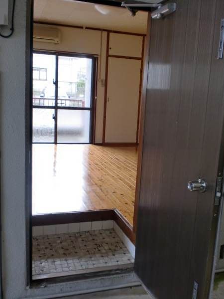 Spacious 1R Apartment for Rent in Ginowan, Okinawa with Free Internet - Thumbnail 2