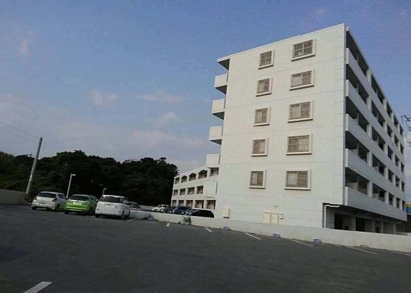 Modern 2LDK Apartment for Rent in Uruma City, Okinawa - Thumbnail 2
