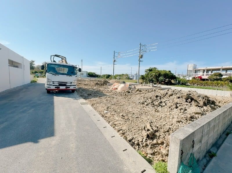 New 3LDK House in Yomitan Village, Okinawa with 3 Car Parking - Thumbnail 2