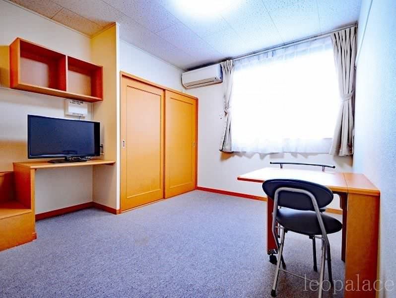 Leopalres ROSE 1K Apartment for Rent in Nakagusuku Village, Okinawa - Thumbnail 2