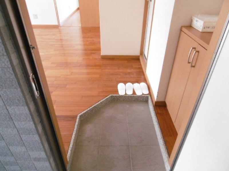 2LDK Apartment for Rent in Chatan, Okinawa - Thumbnail 2