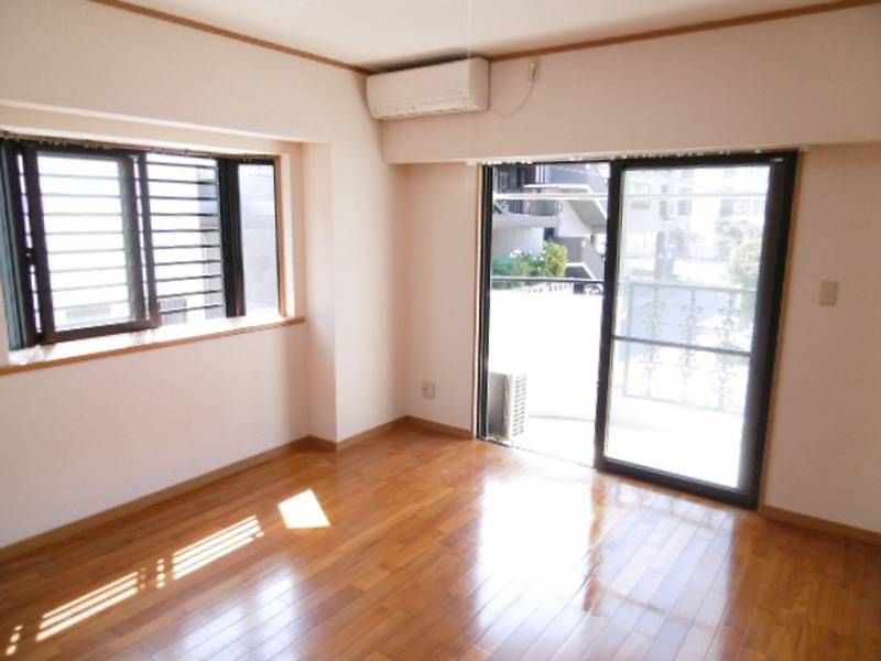 2LDK Apartment for Rent in Chatan, Okinawa - Thumbnail 4