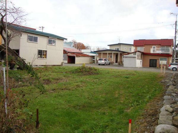 a vacant lot - Thumbnail 4